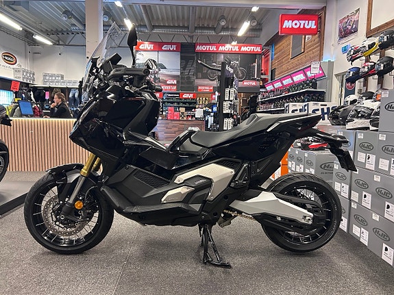 Honda X-ADV 750 2 of 6
