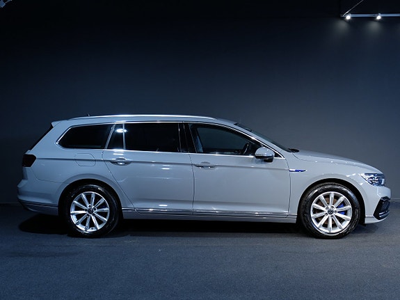 Volkswagen Passat 2 of 10