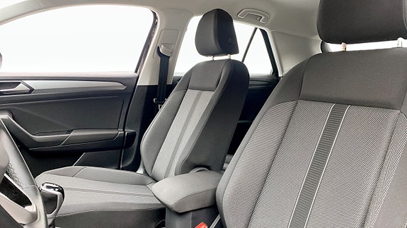 Volkswagen T-Roc 8 of 12
