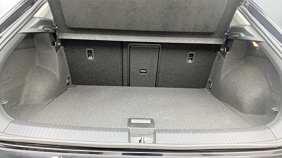 Volkswagen T-Roc 12 of 12