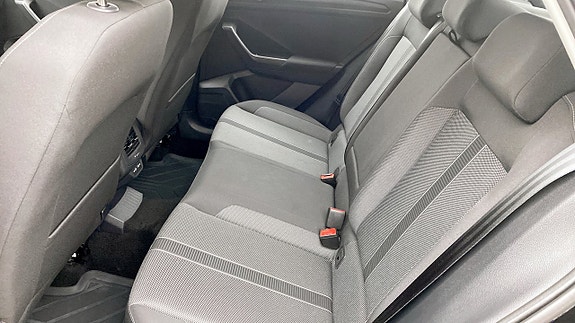 Volkswagen T-Roc 11 of 12