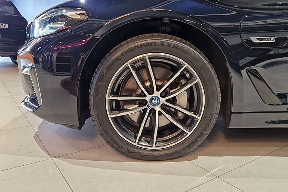 BMW 530e 17 of 22
