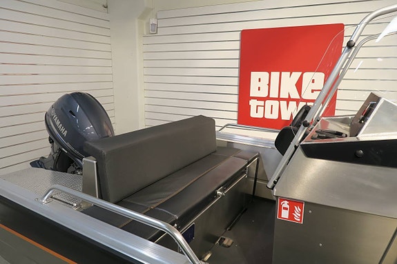 Buster MCC med Yamaha F40 Utförsäljning av visningsex! 4 of 7