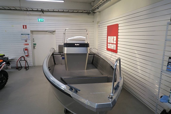 Buster MCC med Yamaha F40 Utförsäljning av visningsex! 3 of 7