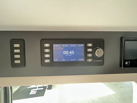 Adria Alpina 763 UK / Alde / Ac / Barnkammare / Ugn / micro / Förtält 10 of 23