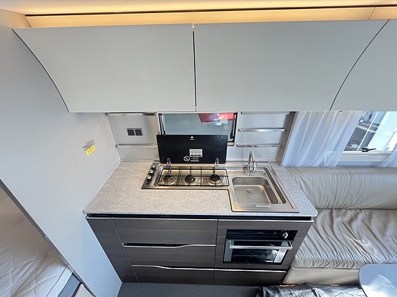 Adria Alpina 763 UK / Alde / Ac / Barnkammare / Ugn / micro / Förtält 12 of 23