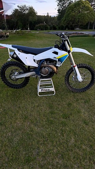 Husqvarna FC 450 2 of 3