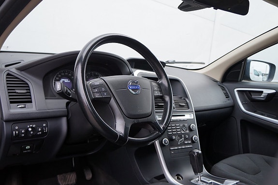 Volvo XC60 8 of 24