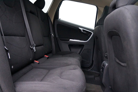 Volvo XC60 10 of 24