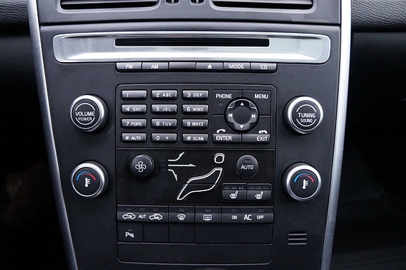 Volvo XC60 14 of 24
