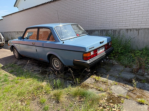 Volvo 242 2 of 11
