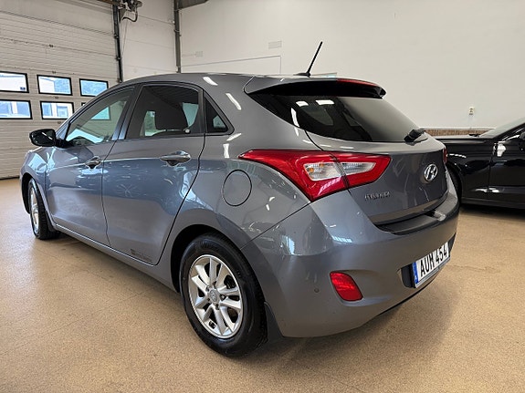 Hyundai i30 4 of 6