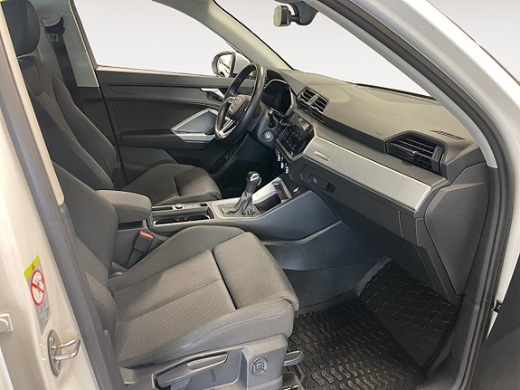 Audi Q3 15 of 26
