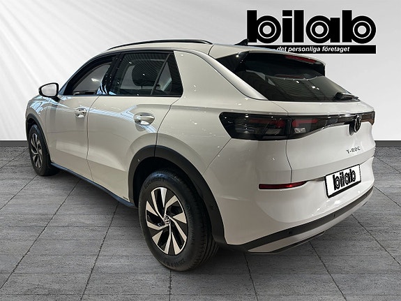 Volkswagen T-Roc 3 of 9