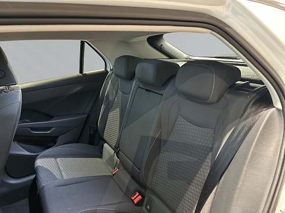 Volkswagen T-Roc 5 of 9