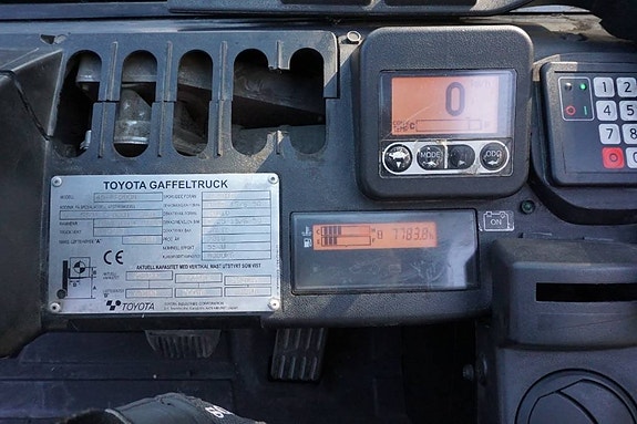 Toyota 40-FD80N 4 of 9
