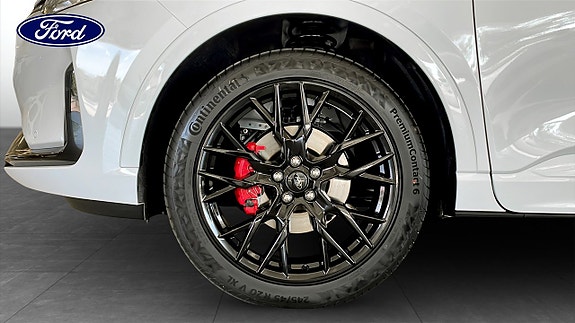 Ford Kuga 9 of 12