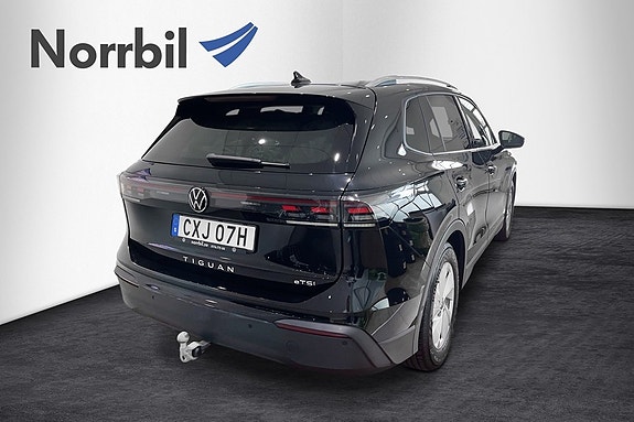 Volkswagen Tiguan 4 of 5