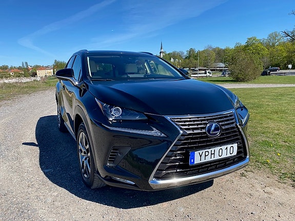 Lexus NX300h 4 of 7
