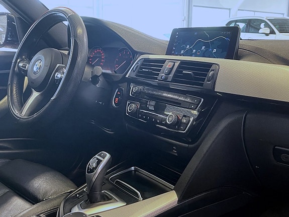 BMW 330i 13 of 17