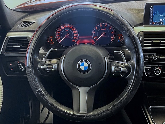 BMW 330i 9 of 17