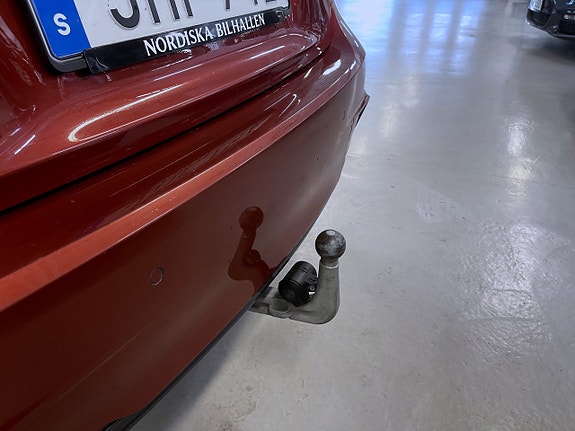 BMW 330i 16 of 17