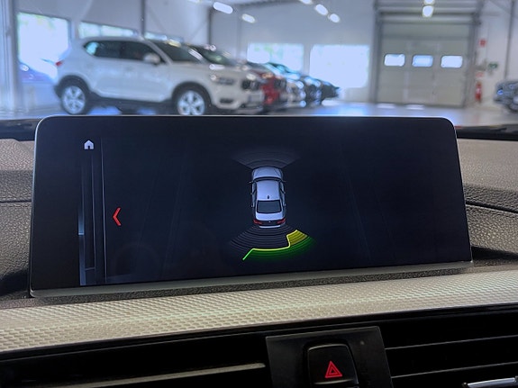 BMW 330i 10 of 17