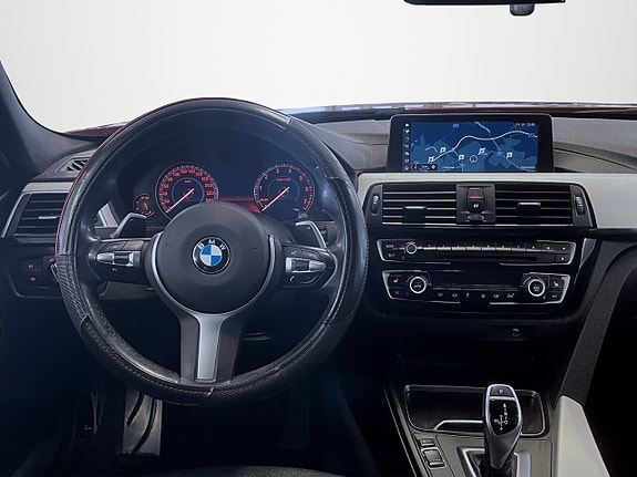 BMW 330i 8 of 17