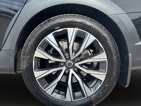 Volvo V90 Cross Country 14 of 19