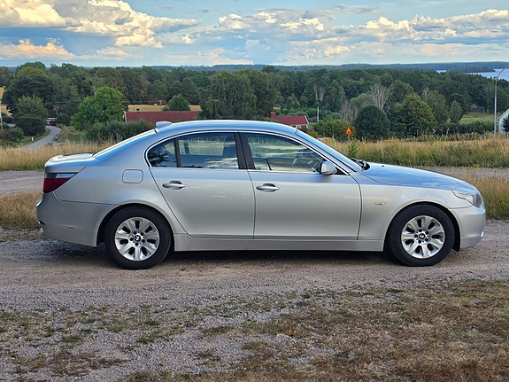 BMW 525i 2 of 13