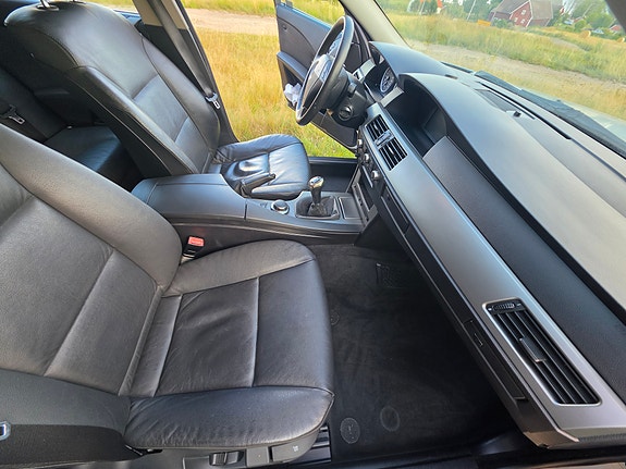 BMW 525i 11 of 13