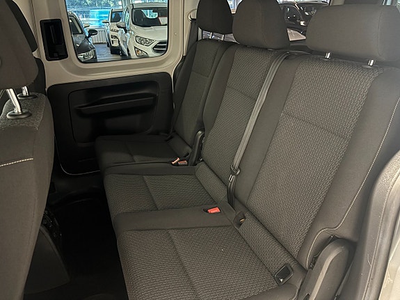 Volkswagen Caddy Maxi 10 of 16