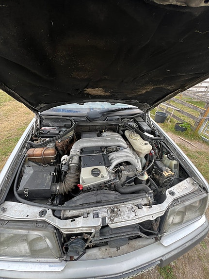 Mercedes-Benz 300 E 4 of 10
