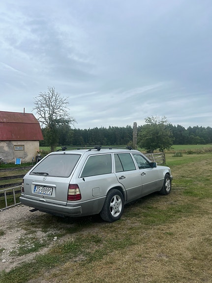 Mercedes-Benz 300 E 9 of 10