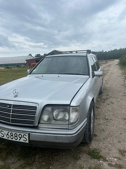 Mercedes-Benz 300 E 7 of 10