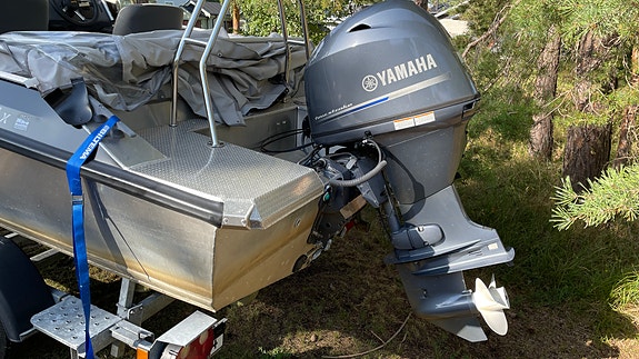 Fin Buster LX 2017 (98 tim) + Yamaha F60 & 80-trailer – Komplett paket  2 of 11