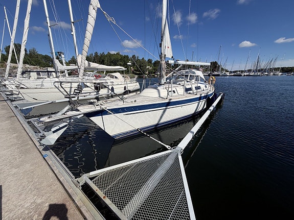 Hallberg-Rassy 34 4 of 24