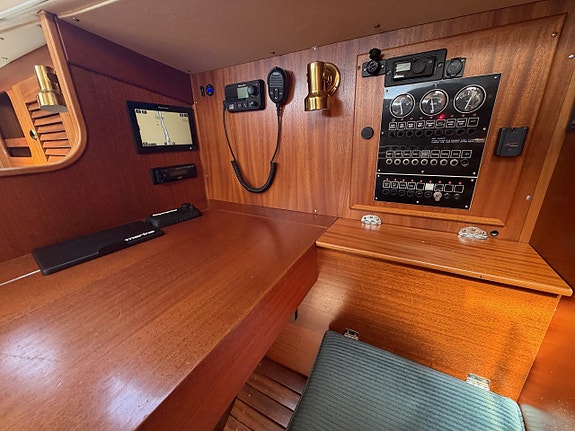 Hallberg-Rassy 34 16 of 24