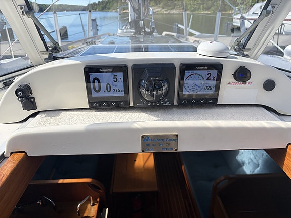 Hallberg-Rassy 34 14 of 24