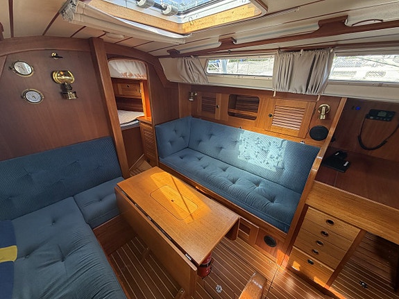 Hallberg-Rassy 34 19 of 24