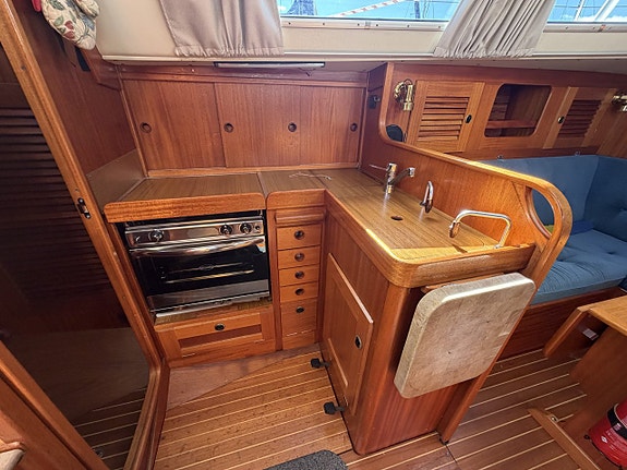 Hallberg-Rassy 34 17 of 24