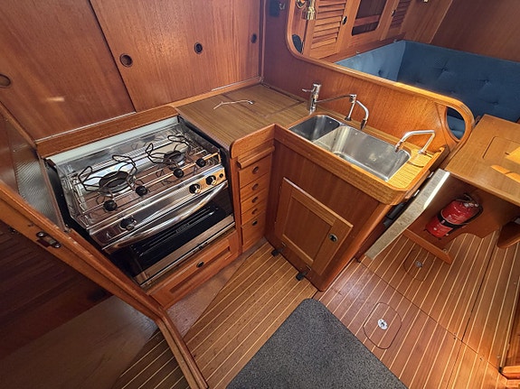 Hallberg-Rassy 34 18 of 24