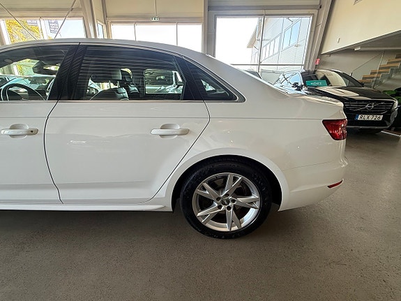 Audi A4 5 of 24