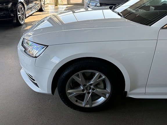 Audi A4 4 of 24