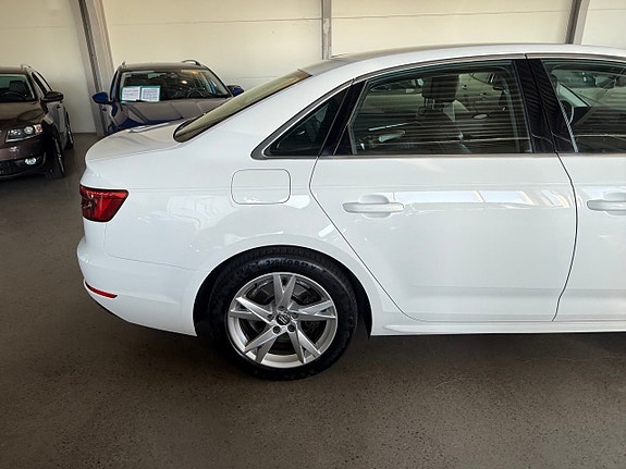 Audi A4 13 of 24