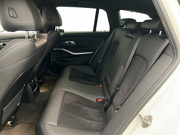 BMW 330e 25 of 30