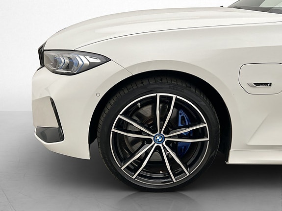 BMW 330e 30 of 30