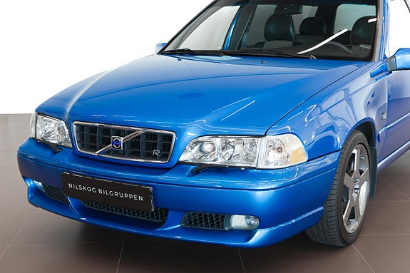 Volvo V70 2 of 25