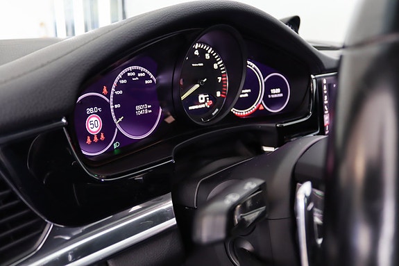 Porsche Panamera 4 18 of 23