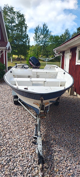 Crescent Bufo 462 + Mercury 25 hk 4-takt & bromsad trailer – klar att sjösättas 2 of 8